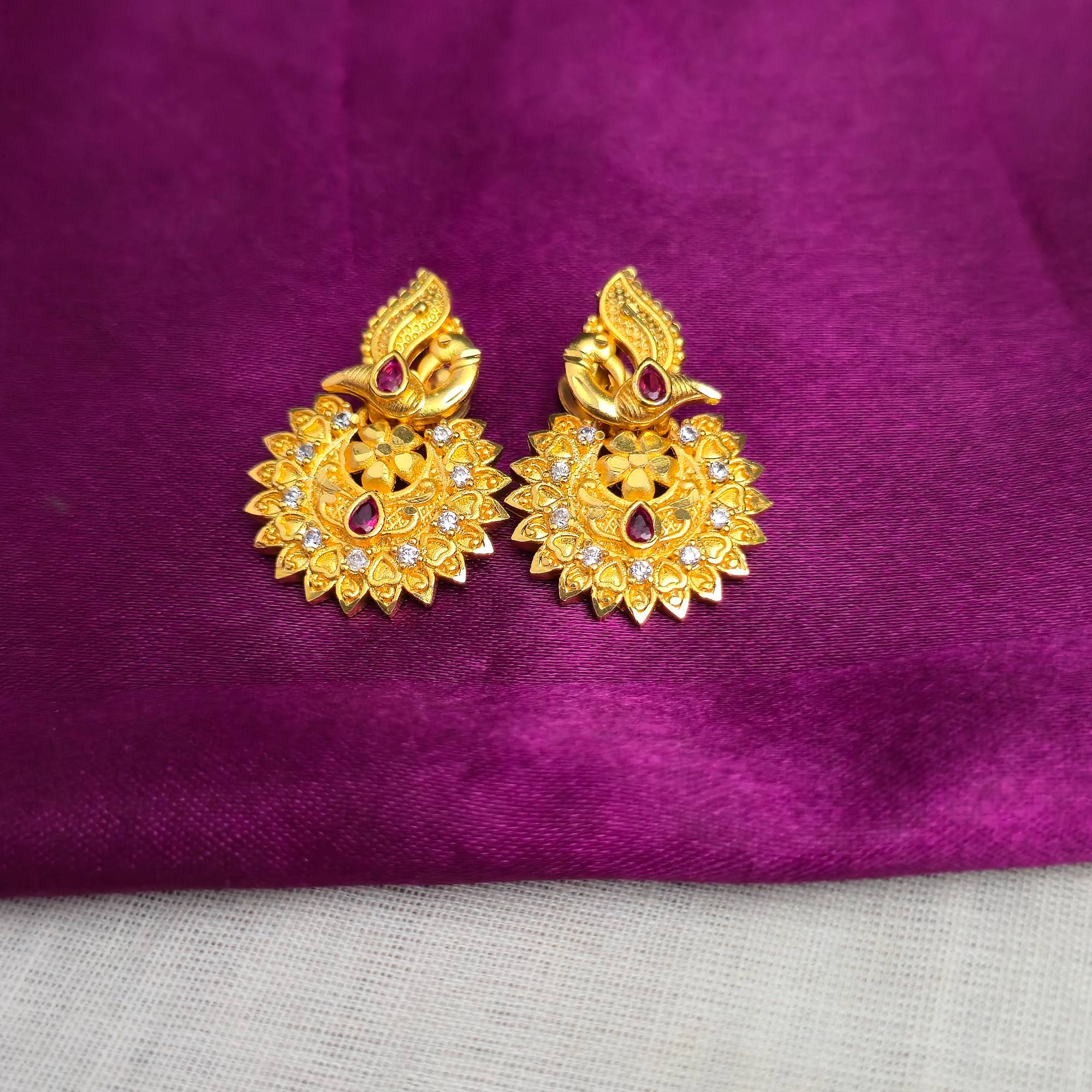 Real gold look earring 
