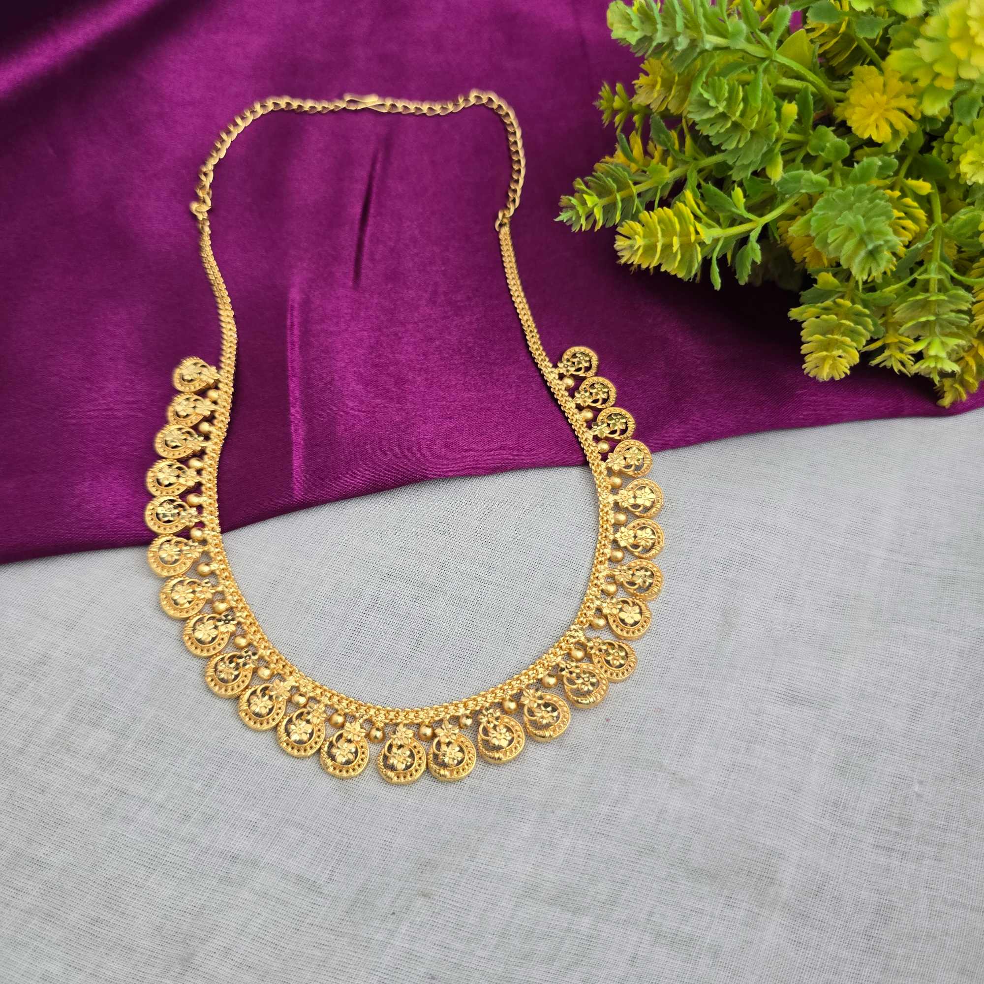Floral Pattern Necklace 