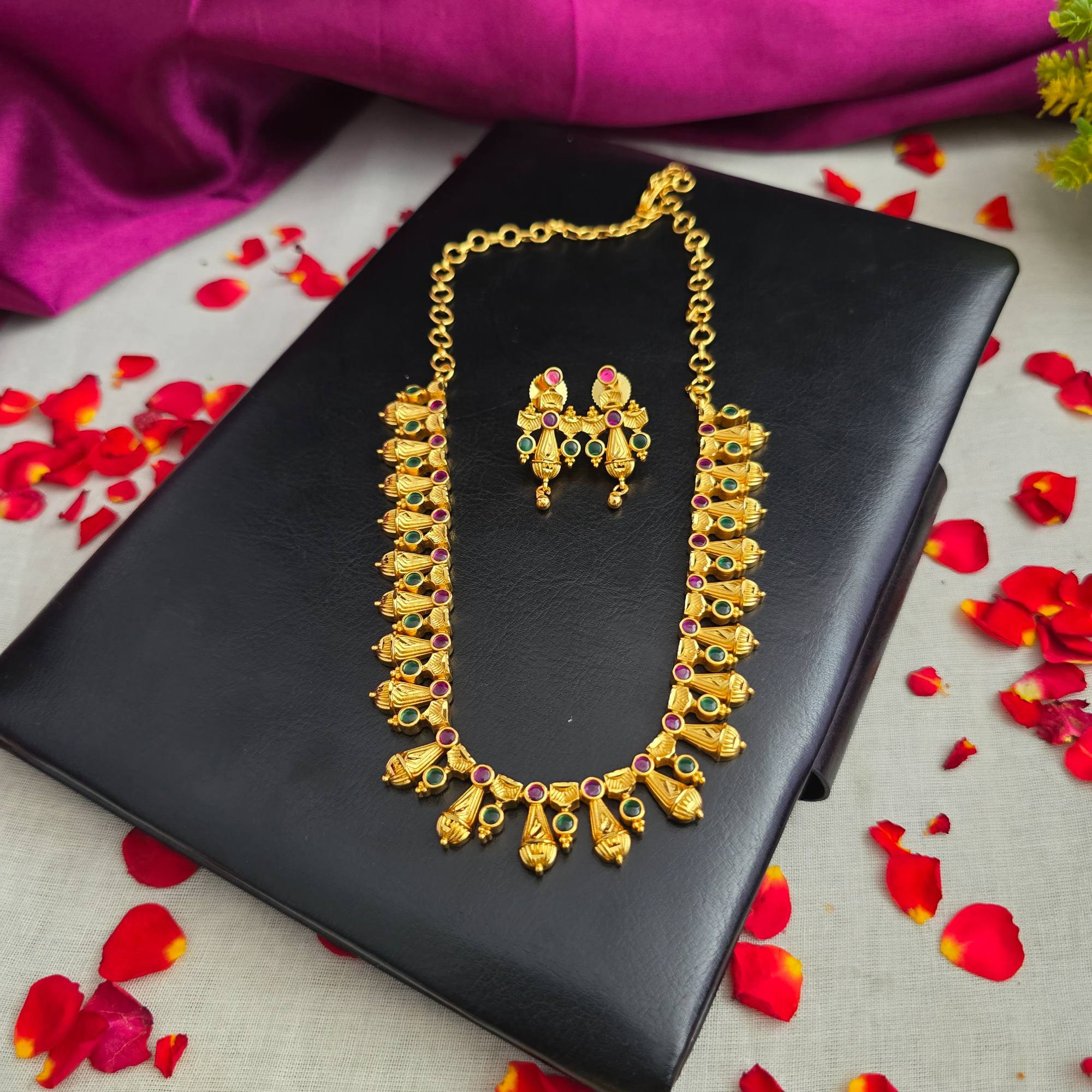 Traditional malli muttu Necklace in Real Gold Look