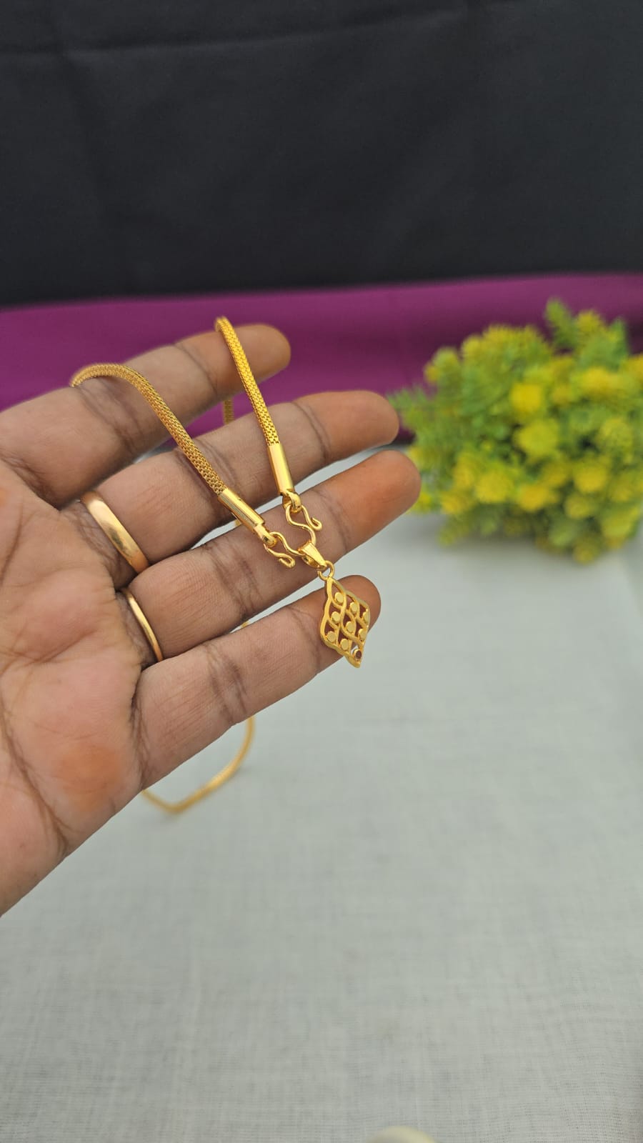 18 Inches Chain With floral pendant